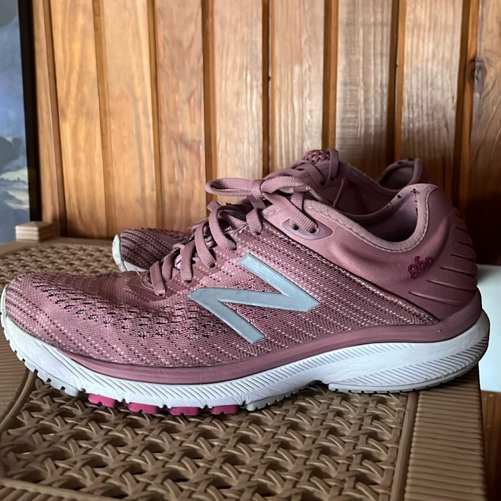 New Balance 860 Running Shoes